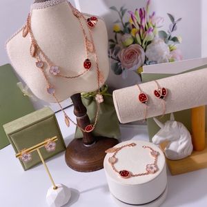 Bruiloft Sieraden Sets Hoge Trend Europa Beroemde Merk Rose Gouden Armband Geluk Bloemen Lente Lieveheersbeestje Luxe Voor Vrouwen 221109