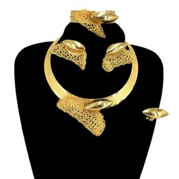 Conjuntos de joyas de boda Último collar de gargantilla de material de cobre