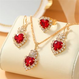 Conjuntos de joyería de boda Diseño de lujo Forma de corazón Collar de cristal rojo Pendientes de anillo Conjunto Elegante Accesorios nupciales Regalos de aniversario 230909