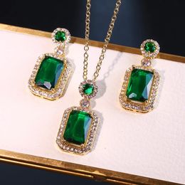 Conjuntos de joyería de boda Esmeralda de lujo Conjuntos de joyería chapados en oro de 18 k Moda Mujer Nupcial AAA Cubic Zircon Collar de piedra verde Pendientes Conjuntos 231113