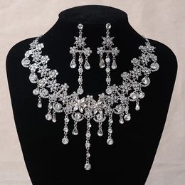 Ensembles de bijoux de mariage de luxe couleur argent cristal fleurs ensemble de mariée pour les femmes déclaration collier boucle d'oreille strass diadème accessoires 231116