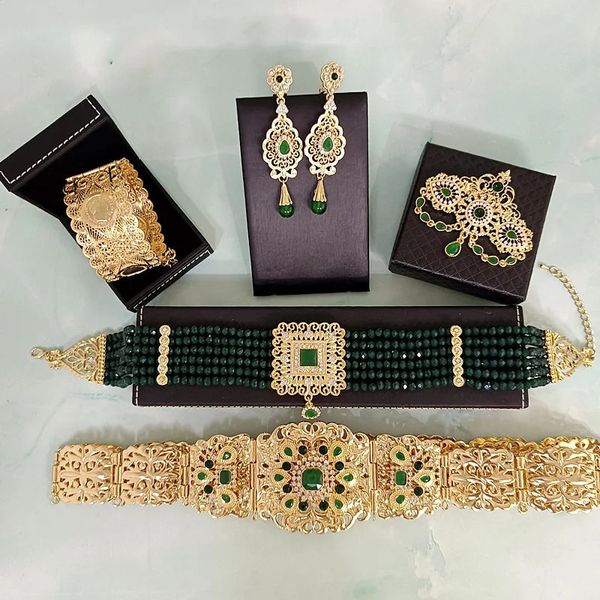 Ensembles de bijoux de mariage Ceinture de robe pour femmes marocaines bijoux de mariage de luxe plaqué or incrusté de pierre verte Bracelet pendentif boucles d'oreilles broche cou chaîne ensemble 231208