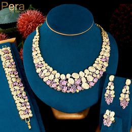 Ensembles de bijoux de mariage Pera Magnifique 4 Pcs Rose Bleu CZ Indien Or Couleur De Luxe Collier Ras Du Cou De Mariée Boucles D'oreilles pour Femmes J524 230519