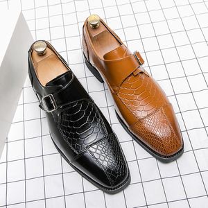 Chaussures de mariage pour hommes, robe pointue décontractée, mocassins marron à la mode, chaussures d'affaires pointues de luxe avec boucle en cuir pour garçons, bottes de soirée