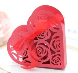 Fiesta de boda Hollow Out Rose Candy Canded Boda Valentín Día amor Big Red Candy Cajete de papel