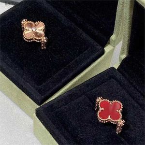 Trouwringen 18k goud luxe klaver merk designer ringen voor vrouwen meisjes mooi draaien dubbelzijdig rode steen diamanten klavers bloem laser liefde ring anillos Q240315