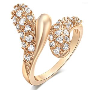 Anneaux de mariage 2023 bijoux de mode cristaux autrichiens anneau pour femmes fille Micro pavé Zircon couleur or forme de coeur en gros