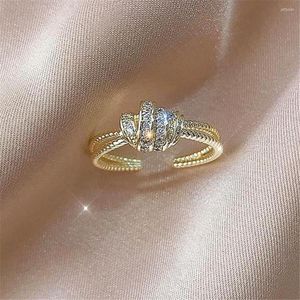 Wedding Rings 2023 Mode Temperament gecontracteerd Vrouwelijke persoonlijkheidsring Hollow Out Joker Circle Sieraden Groothandel