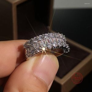 Bagues de mariage couleur argent 2023 pour femmes, demi-cercle brillant, zircone cubique, cadeaux délicats, bijoux tendance pour dames