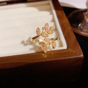 Anneaux de mariage 2023 feuilles à la mode pour les femmes de haute qualité en cuivre plaqué or 14K concepteur réglable bague de fiançailles bijoux