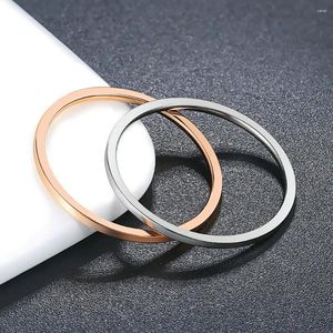 Trouwringen 2024 Eenvoudige Temperament 1mm Breed Roestvrij Staal voor Vrouwen Meisje Gepolijst Gift Mode-sieraden Ring DWR826M