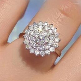 Bagues de mariage 2024huitan roman design anneau de fleur pour femmes brillante zircone de luxe