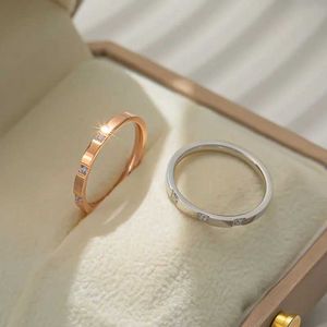 Anneaux de mariage 2 mm mince anneau empilable en acier inoxydable 3 pierre CZ Femmes Taille 4-10 Q240511