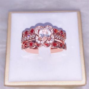 Wedding ringen 3-delige set luxe mode ingelegd met gepassioneerde rode zirkoon creatief bloemenpatroon metaalring voor vrouwen feest bruiloften.