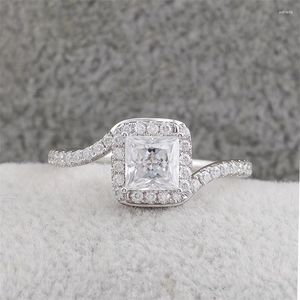 Trouwringen Aantrekkelijke Vrouwen Zilver Kleur Vierkant Mode Voor Witte Stenen Engagement Bruids Ring Sieraden