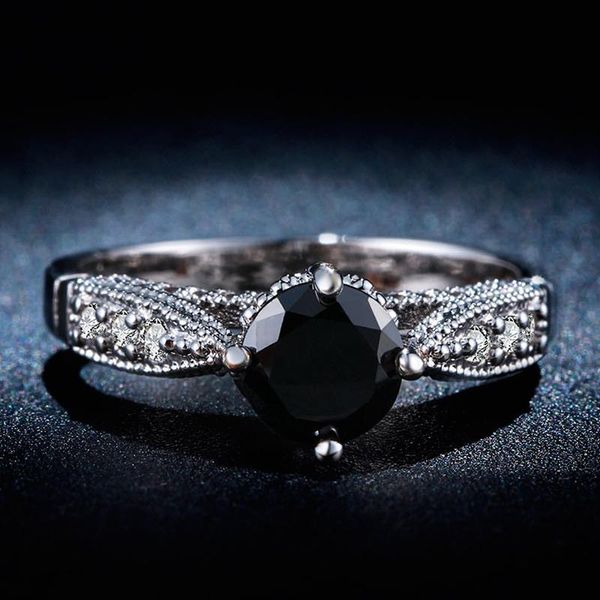 Anillos de boda Circón negro Tamaño de EE. UU. 6 7 8 Stock Pavimentado Cz Joyería Encanto Moda para mujeres Anillo de compromiso