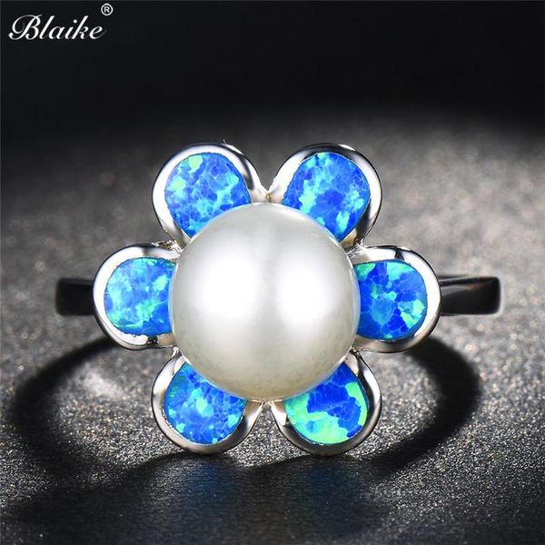 Anillos de boda Blaike lindo 925 plata esterlina llena flor azul ópalo de fuego para mujeres exquisito anillo de perla blanca regalos de joyería