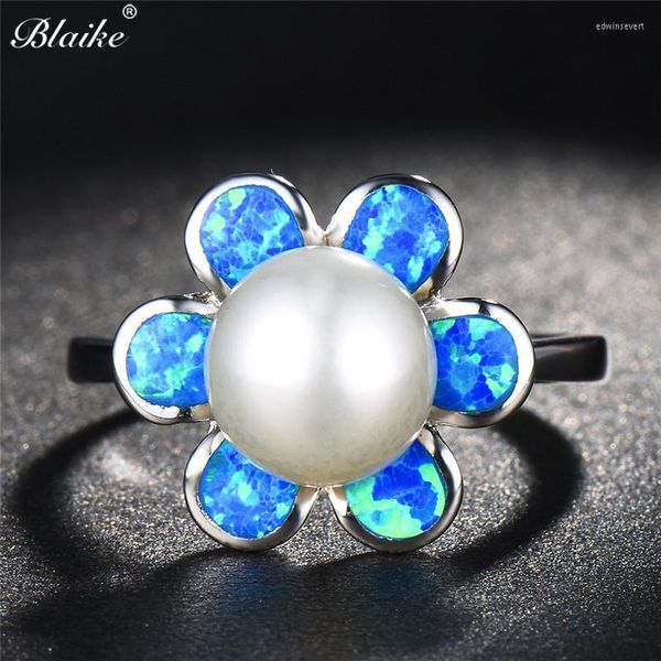 Anillos de boda Blaike lindo 925 plata esterlina llena flor azul ópalo de fuego para las mujeres exquisito anillo de perla blanca regalos de joyería Edwi22
