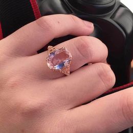 Trouwringen KOPEN Rose Goud Kleur Big Crystal CZ Stone Ring Voor Vrouwen Uniek Ontwerp Vrouwelijke Engagement Sieraden Gift