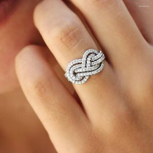 Wedding Rings Caoshi Stijlvolle twist -ontwerpring voor vrouwen Silver Kleur Dazzling Zirconia Accessories Party Fashion Fashion Female Jewelry