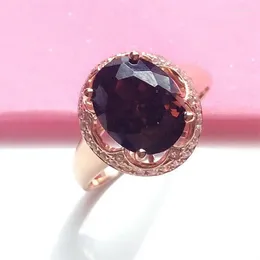 Wedding ringen klassieke charmes vergulde roségoud ingelegde ovaal donkere ruby voor vrouwen sieraden openwork ontwerp