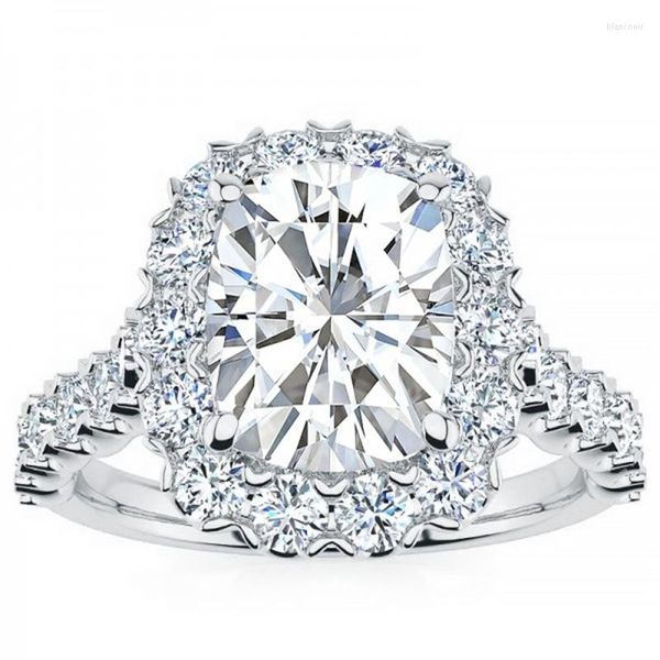 Anillos de boda Classic Four Prong Set Square Gem Gem Lady Ring Super Flash Micro Diamond Engagement