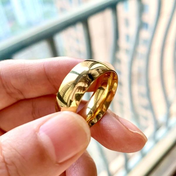 Anillos de boda Anillo de color dorado clásico Carburo de tungsteno Mujeres Hombres Compromiso Regalo Joyería Domo Pulido Banda Nombre