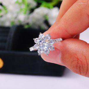 Anneaux de mariage créatif mignon flocon de neige plaqué argent pour les femmes brillent blanc CZ pierre incrustation bijoux de mode fête cadeau anneau