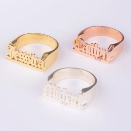 Trouwringen Aangepaste Ring Oude Engelse Naam Mannen Vrouwen Gouden Sieraden Geschenken Roestvrij Staal Gepersonaliseerde Paar 231127