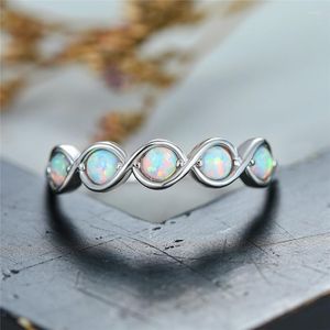 Trouwringen Leuke vrouwelijke ronde Cross Infinity Ring Boho White Fire Opal voor vrouwen Elegante zilveren kleurbetrokkenheid