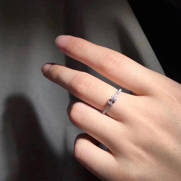 Anneaux de mariage Bague délicate pour femmes coréenne mode carré diamant mince or blanc accessoires bijoux 2022 tendance en gros kar264wedd
