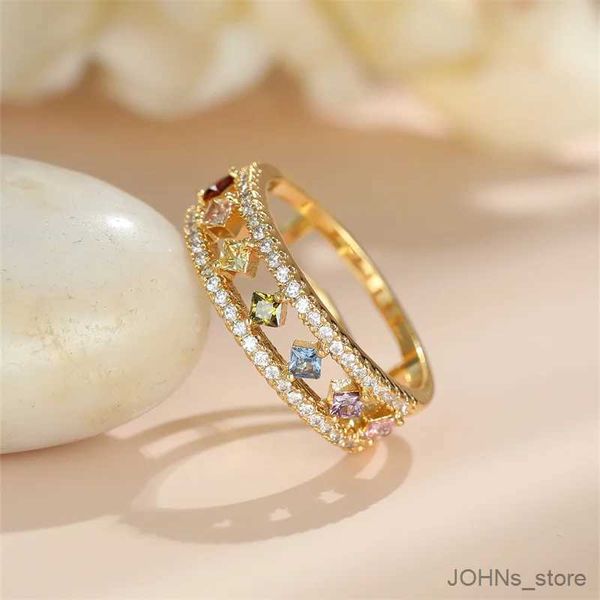 Anneaux de mariage Délicat carré Zircon bague de fiançailles Vintage femme arc-en-ciel cristal pierre anneau Antique couleur or creux anneaux de mariage pour les femmes R231208