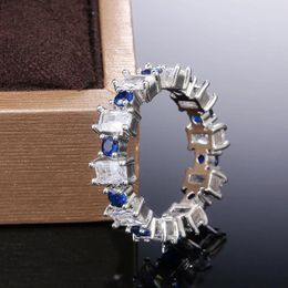 Annexes de mariage délicates Royal Blue Stone Small Rectangle For Women Color Silver Color White Zircon Bands Empilement INDEX RING CZ