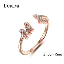 Anneaux de mariage DOREMI anneau ouvert personnalisé lettre bijoux glacé Zircon pierre géométrique lettres mode anneau pour femmes bijoux faits à la main pour cadeaux 231020