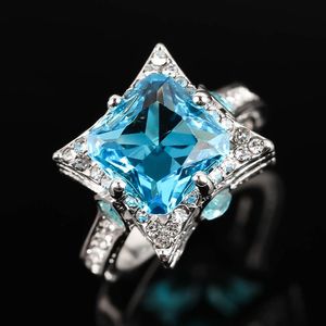 Anneaux de mariage exquis bleu clair carré CZ pierre bague couleur argent strass doigt pour femmes bijoux de fête de mariée cadeau