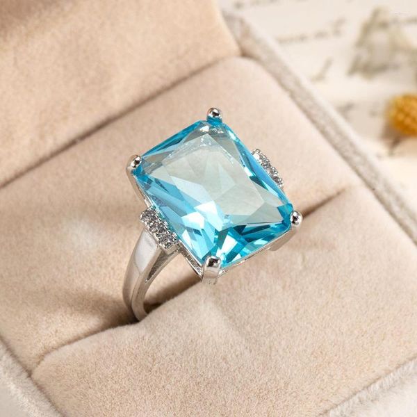 Anneaux De Mariage De Mode Quatre Grand Carré Bleu Cristal Topaze Pour Les Femmes Placage Blanc Or Argent Couleur De Luxe Rétro Bijoux Cadeaux