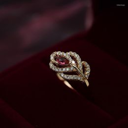 Anneaux de mariage bijoux de mode gemme rouge coeur laisser bague en or Rose cristal de Zircon pour les femmes fleurs délicates