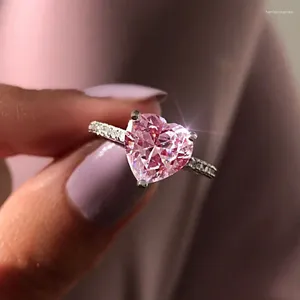 Wedding Rings Fashion Romantic Heart Cut Pink Zirkon Ring For Women Classic Three Setting Crystal Engagement Sieraden