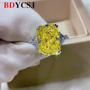 Wedding Rings Full Body 925 Silver Ice Cut Imitatie Geel Diamant vrouwelijke ring Luxe accessoires Hoofdsteen 10 14mm 230816