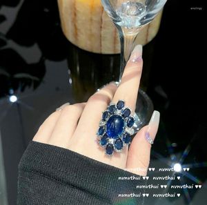 Wedding Rings van hoge kwaliteit mode voor vrouwen overdreven Royal Blue Crystal Simulation Sapphire Sugar Tower Ring Party Statement Sieraden