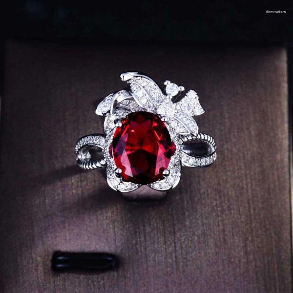 Anneaux De Mariage De Haute Qualité Géométrie Bague Féminine Incrustation Rouge Ovale Zircon Cubique Tempérament Femmes Fiançailles Banquer Partie Bijoux