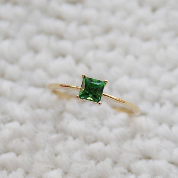 Anillos de boda de alta calidad Gold Square Green Zircon Ring Heart Micro-incrustados y ocho flechas para el compromiso de las damas