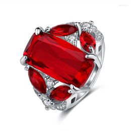 Anneaux de mariage oeil de cheval rouge Zircon forme anneau carré Micro-incrusté Simulation bijoux fiançailles amour cadeaux pour les femmes