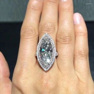 Anneaux de mariage Huitan Bling cristal Marquise cubique zircone anneau Design moderne accessoires de fiançailles pour les femmes en gros en vrac