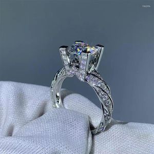 Wedding Rings Huitan Bridal met Crystal CZ Stone Creative Twist Band Fancy Finger Accessories For Women Fashion Jewelry