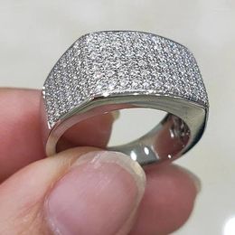 Anneaux de mariage Huitan Full Bling glacé pour femmes de luxe couleur argent cristal doigt bandes de fiançailles bijoux à la mode