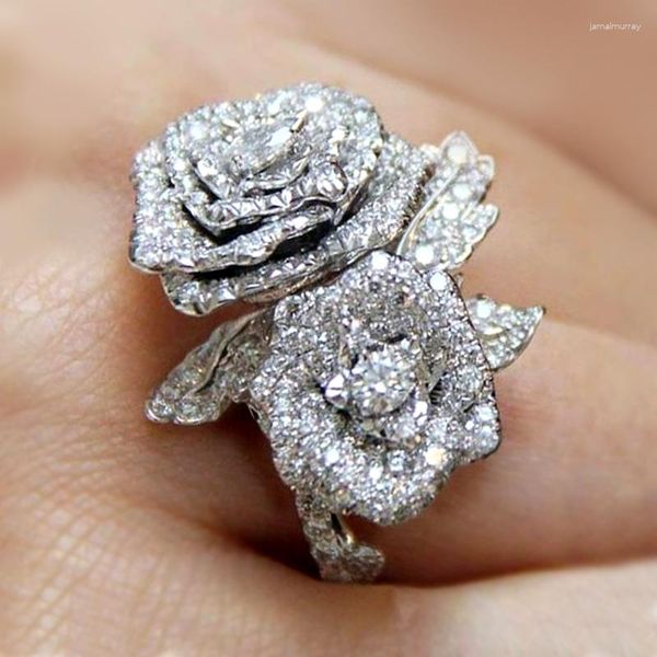 Anneaux de mariage Huitan Magnifique Brilliant Zirconia Ring Lady Party Bielry avec design exquis Fashion Chic Rose Shape Finger