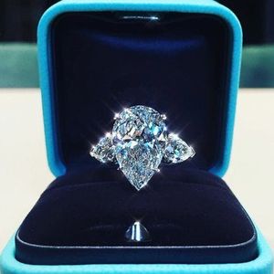 Wedding Rings Huitan Luxe Crystal Water Drop CZ Vrouwen voorstel verlovingsring Exquise Wedding Anniversary Gift Party Trendy sieraden 230505