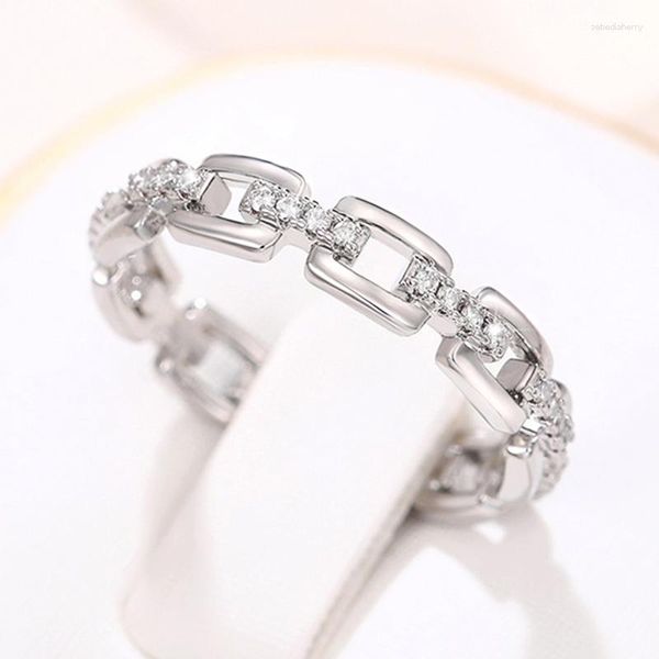 Anneaux De Mariage Huitan Mode Moderne Bague Pour Femmes Avec CZ Pierre Argent Bande De Couleur Exquis Conception Liée Simple Élégant Femme Bijoux