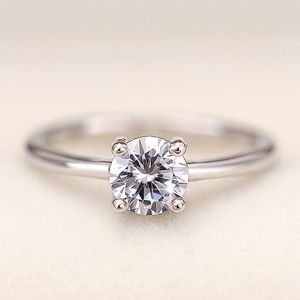 Trouwringen Huitan Eenvoudige Elegante 4 Klauw Zirconia Vrouwen Zilveren Kleur Band Hoge Kwaliteit Verlovingsring Groothandel Sieraden